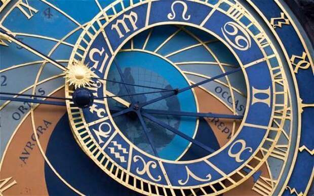 Астрономические часы, установленные н...