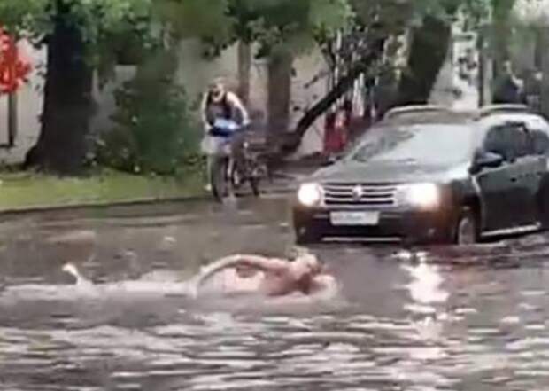 Москву затопило проливным дождем 