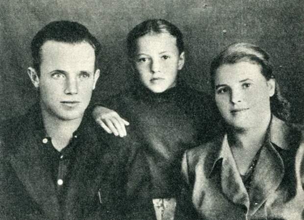 ГУБЕРТ С СЕМЬЕЙ. ФОТО — kid-book-museum.livejournal.com ГУБЕРТ С СЕМЬЕЙ. ФОТО — kid-book-museum.livejournal.com