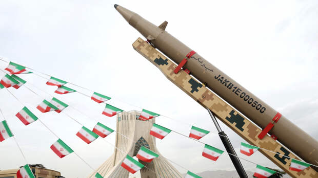 «Бомбы будут падать повсюду»: Трамп пригрозил уничтожить ракеты и флот Ирана