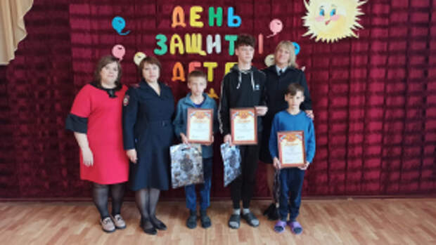 В Брянской области полицейские и общественники поздравили победителей регионального этапа конкурса «Полицейский дядя Степа»