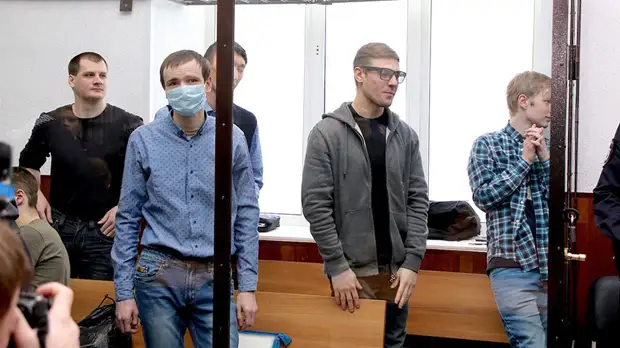 «У них кровь на руках, хотят её смыть»: RT поговорил с активистом, который провёл собственное расследование дела «Сети»