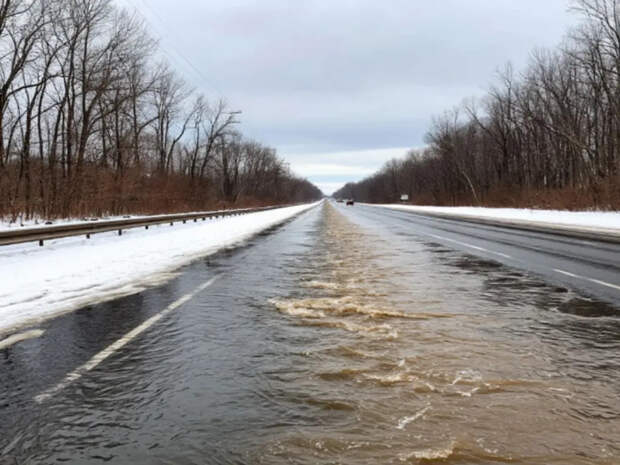 Паводок подтопил дороги в Новосибирской области
