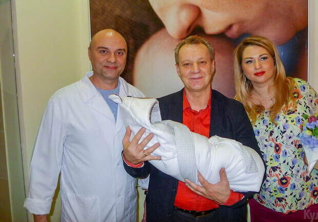 Георгий Делиев с новорожденным сыном