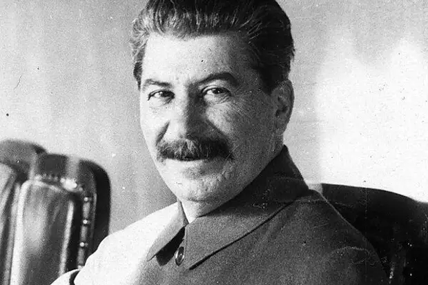 Что Сталин сделал с адмиралом, который выпустил заключенных и отправил их на фронт?