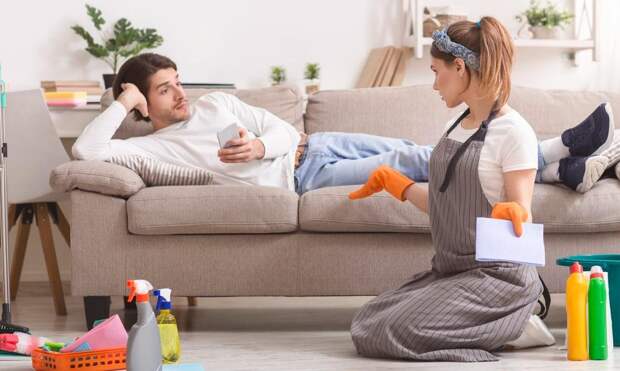 Амбициозная карьеристка, но во всем подчиняется мужу: мужчины-зумеры назвали свой идеал женщины