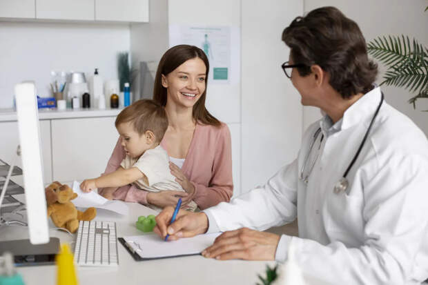 Младенцы под угрозой: ВРНС требует наказывать за продажу грудного молока