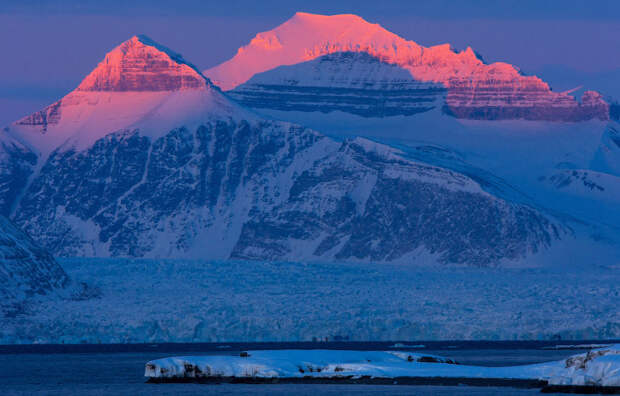 Закат на леднике Конгсфьорд, Шпицберген