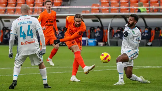 «Зенит» в меньшинстве сыграл вничью с «Уралом» в 14-м туре РПЛ