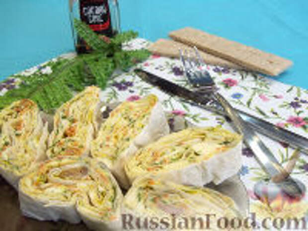 Фото к рецепту: Рулет из лаваша с курицей, яйцом и корейской морковью