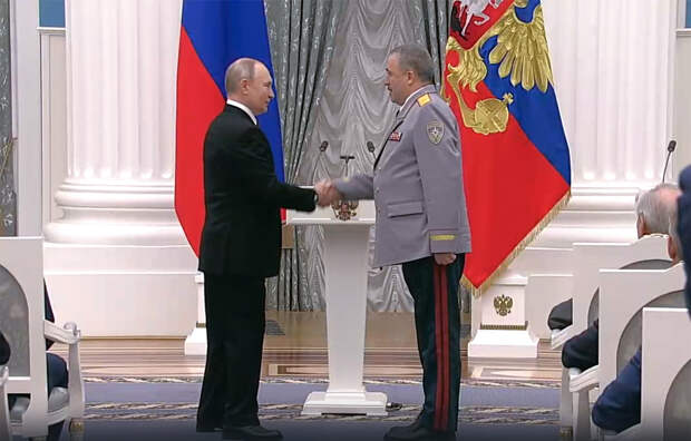 Владимир Путин вручил государственные награды начальнику ГУ МЧС России по Тверской области и педагогу Жарковской школы №1 Владимир Путин вручил государственные награды начальнику ГУ МЧС России по Тверской области и педагогу Жарковской школы №1