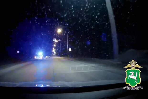 Полиция со стрельбой поймала ночью российского подростка на «жигулях»