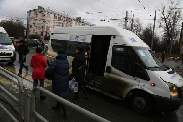 В Челябинске массово проверяют маршрутные такси