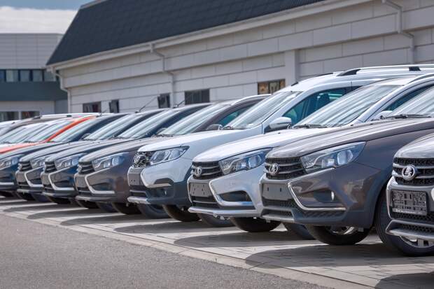 Средняя цена нового российского автомобиля опустилась ниже 2 млн рублей