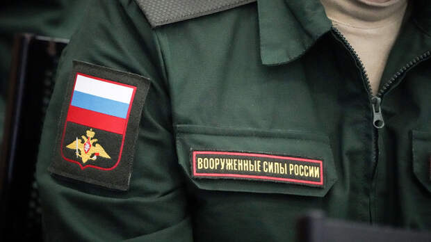 Пришедшие на пункт отбора контрактников в столице рассказали о чувстве долга перед страной