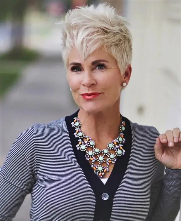 60+ Chic Hairstyles for Women Over 40 to Consider in 2025