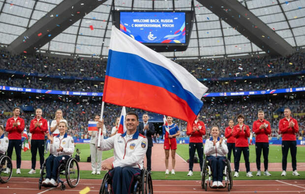 Российский флаг вернулся на Паралимпиаду после 12 лет изоляции