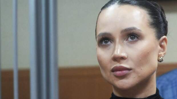 Блогер Лерчек ослепла на правый глаз