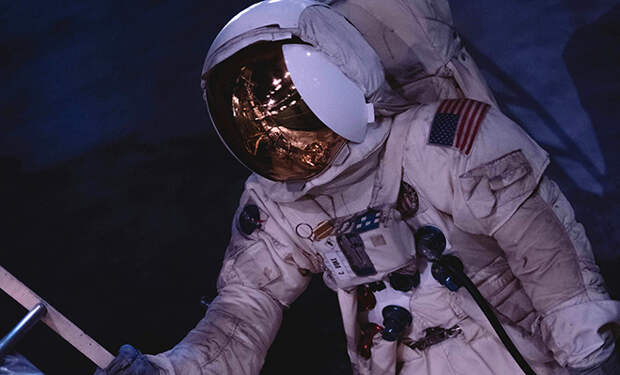 Космонавт Джанибеков о курении и загадках космоса