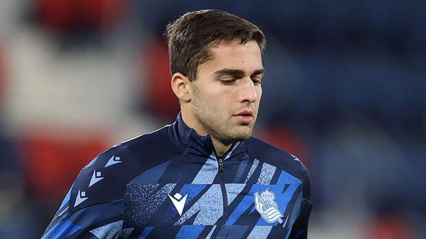 «Он просто жалок». Реакция испанских болельщиков на игру Захаряна — футболиста сборной России нещадно критикуют