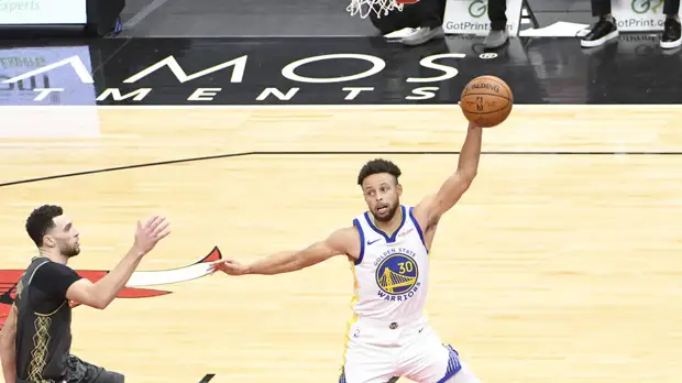 Карри вышел на третье место в истории НБА по количеству трёхочковых