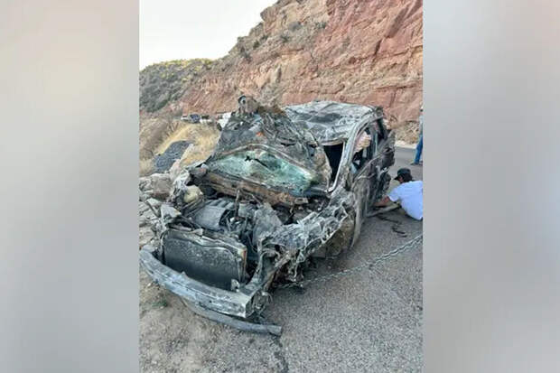 В США мужчина чудом выжил после того, ккак сорвался на машине в глубокий каньон