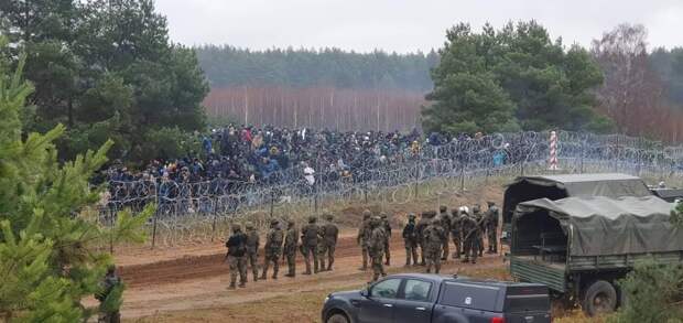 Эстония направит еще 60 военных на защиту Польши от нелегальных мигрантов