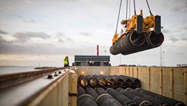 Трубы для строительства газопровода Северный поток - 2 в порту Мукран, Германия