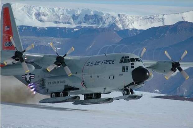 Визит 5 ноября 1964 года американского самолета C-130 Hercules с контр-адмиралом Джеймсом Риди на борту на станцию «Мирный» до сих пор покрыт глубокой тайной