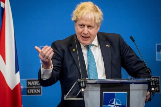 Пьяные истерики: стало известно о поведении Бориса Джонсона на передовой