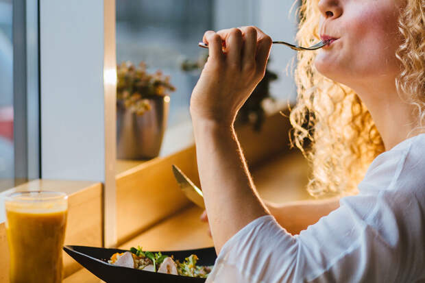 Врач Соломатина: правильный ужин должен быть легким