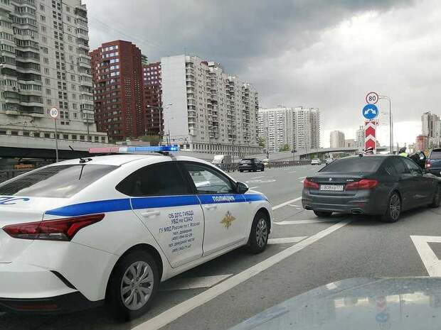 Как водители избегают лишения «прав» за пьянку, выпивая при сотрудниках ГИБДД