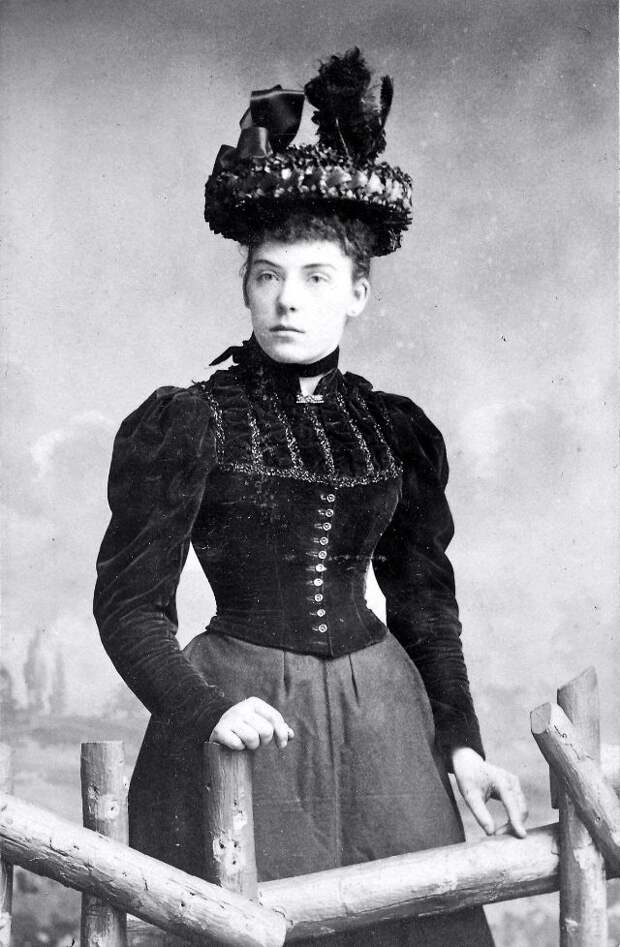 Victorian Women in the 19th Century (40).jpg Victorian Women in the 19th Century (40).jpg