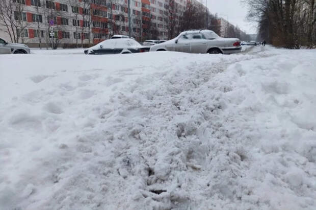 Автоэксперт Трушкова назвала шесть опасностей парковки машины в сугробах