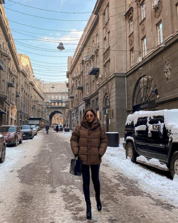 Ани Лорак посетила Киев и устроила фотосессию в кожаных штанах