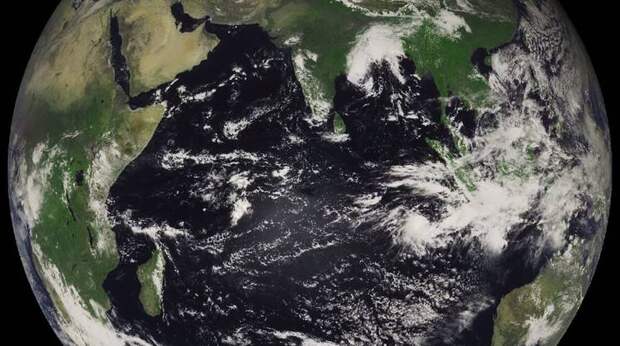 Отправленный в космос «Протоном-М» метеоспутник увидел планету в 10 цветах