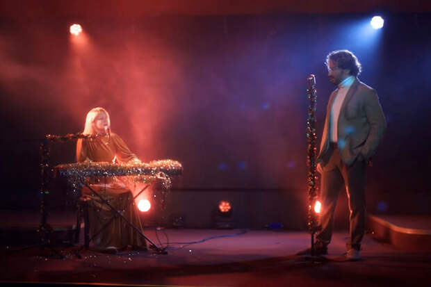 Комик Максим Галкин и певица Монеточка исполнили "Ветер перемен"