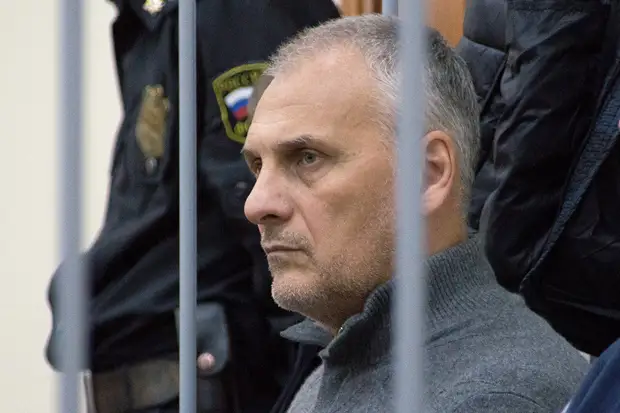 Экс-главу Сахалинской области Хорошавина приговорили к 15 годам колонии