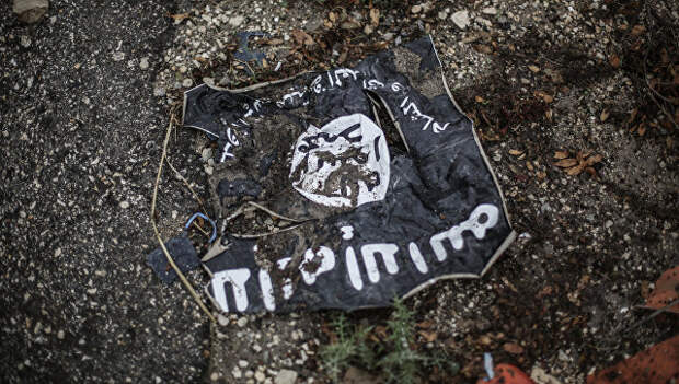 Флаг радикальной исламистской организации Исламское государство Ирака и Леванта. Архивное фото