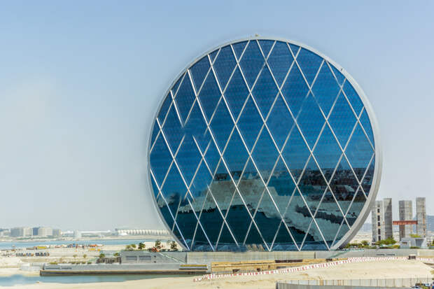 Блог - Aldar HQ в Абу-Даби: как удалось построить круглый небоскреб на зыбком песке Aldar HQ в Абу-Даби: как удалось построить круглый небоскреб на зыбком песке