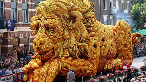 flower-sculpture-parade-corso-zunder1