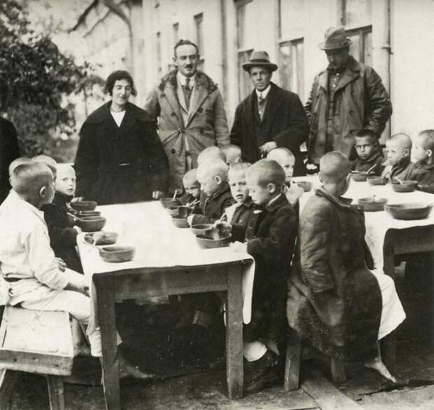 Содействие иностранных организаций в борьбе с массовым голодом. Россия, Поволжье, 1921 год.