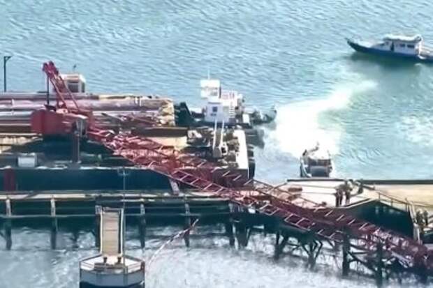 2 workers die in crane collapse near Boston