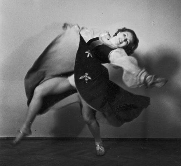 Франциска Манн танцует. 1939 год. Фото: Culture.pl Франциска Манн танцует. 1939 год. Фото: Culture.pl