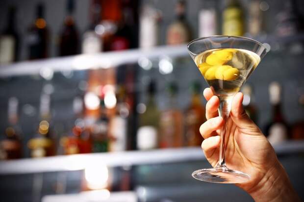 Похмелье, закуска и хроническое опьянение: разбираем мифы об алкоголе