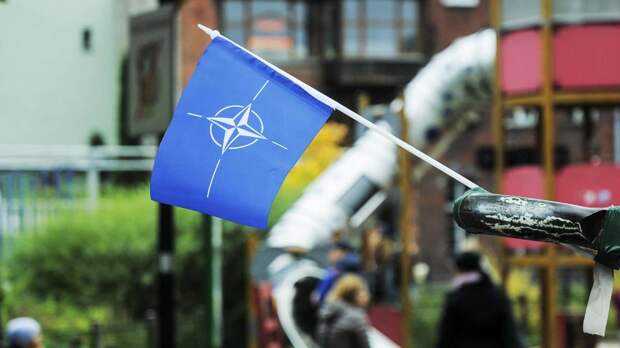 Послы Швеции и Финляндии официально передали генсеку НАТО заявки на членство