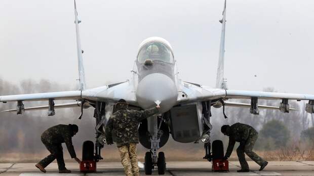 Собрать все плюшки: Польша отдает Украине "бесплатные" самолеты с подвохом