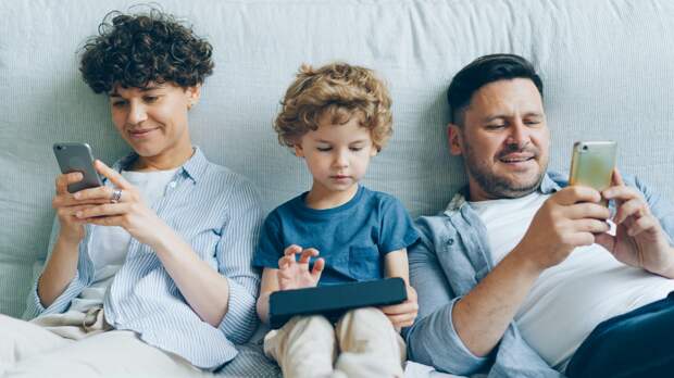 Вышли из чата: психолог объяснила, надо ли запрещать соцсети ребенку и почему