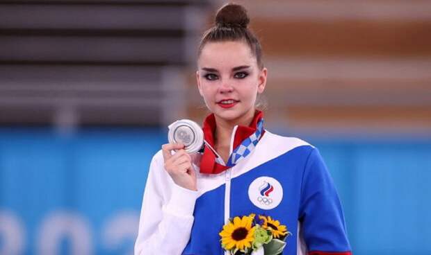 Дина Аверина похвасталась автомобилем, который вручали чемпионам Олимпиады (фото)
