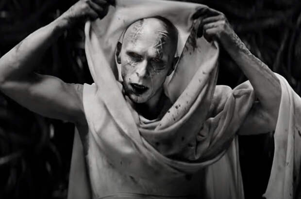 Натали Портман, Крис Хемсворт и неузнаваемый Кристиан Бейл в первом трейлере фильма "Тор: Любовь и гром"